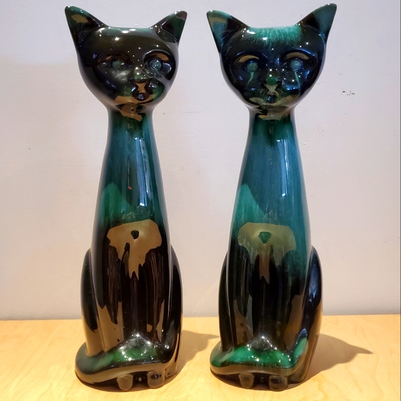 Blue mountain pottery Other - A pair of blue mountain pottery tall cats